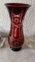 Vintage Vase Rubinrot Glas geschliffen, kl. Defekt
