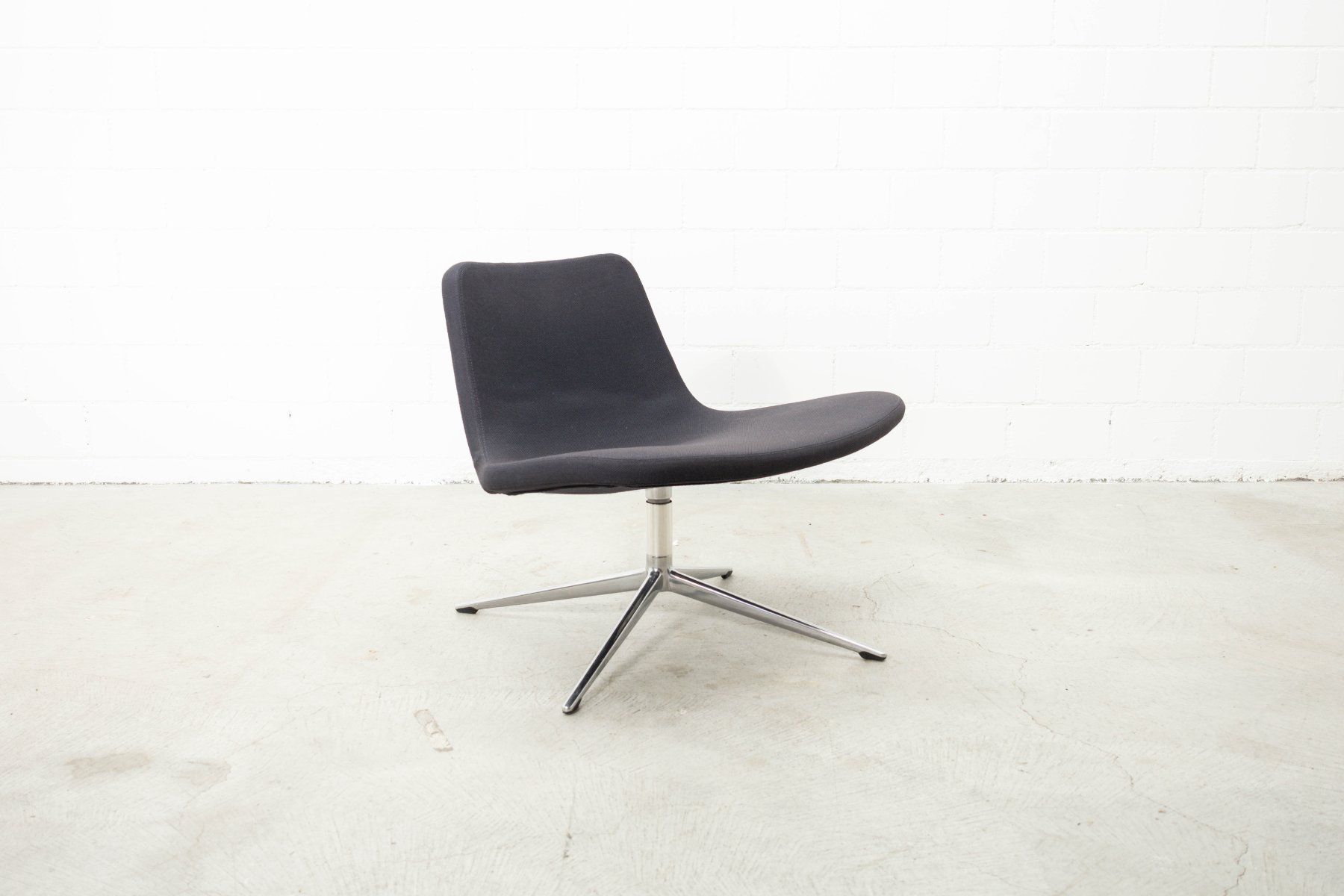 Hay Poltrone: RAY Drehsessel / Loungechair von HAY – Usato da Zürich venduto da ZuercherBrockenhaus