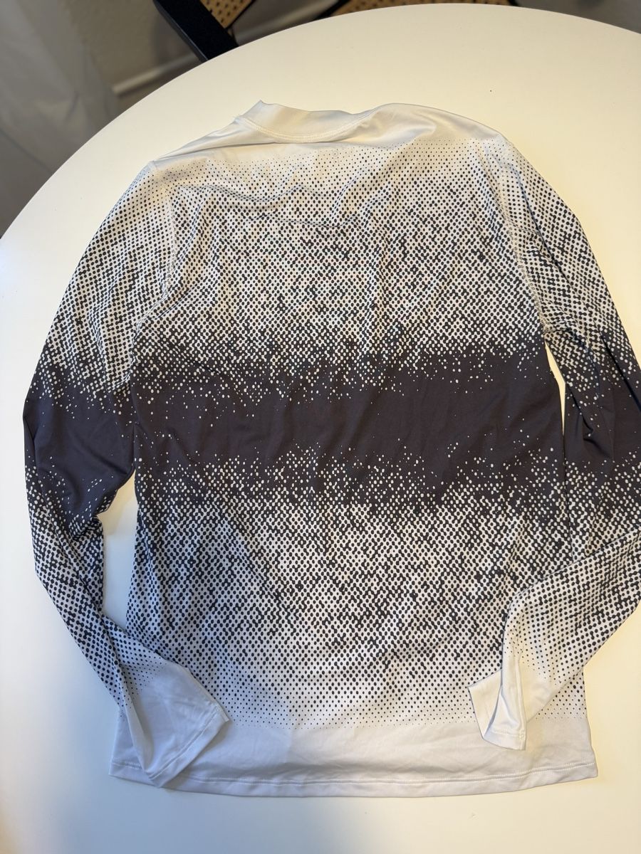 On T-shirt: On Longsleeve (L) – Usato da Bern venduto da Laufsport3000 3