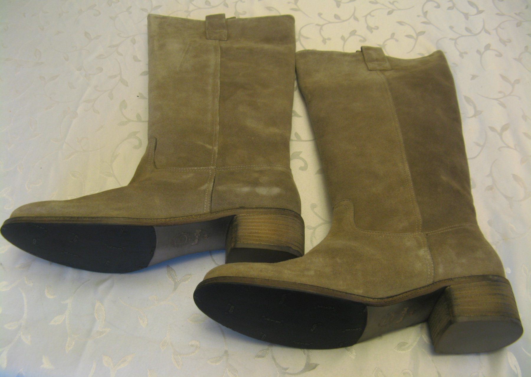 Scarpe da donna: Wildlederstiefel Damen Grösse 44 – Nuovo (secondo la descrizione) da Frauenfeld venduto da Interessent1