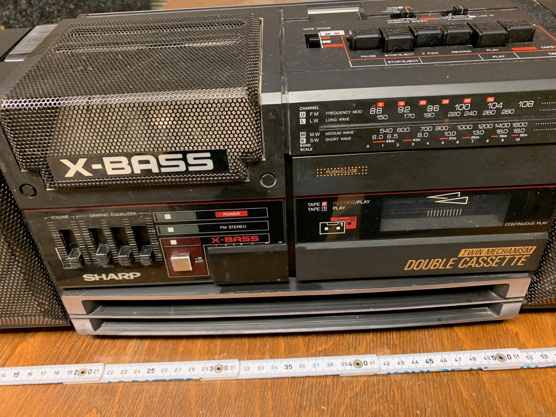 Sharp Radios: Radio cassettes, 69 cm largeur, Sharp WQ-T354 – D'occasion à Froideville par  1