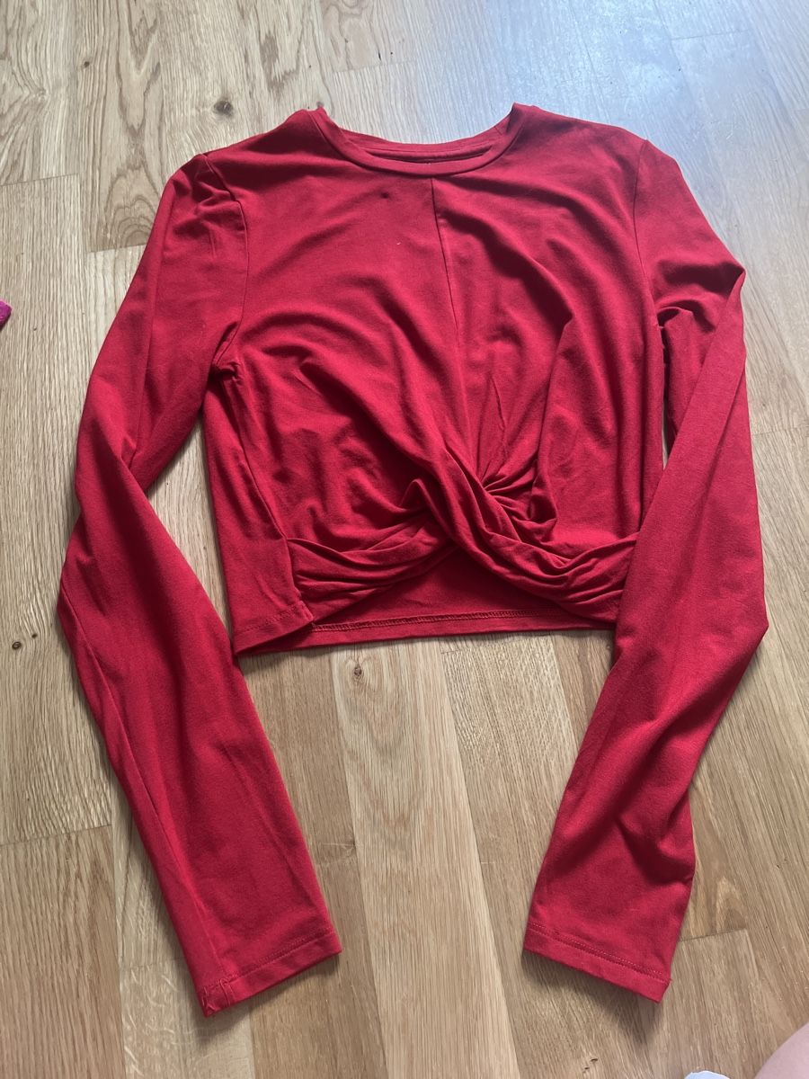H&M Pullover & Sweatshirts: Pull rouge H&M – Gebraucht aus Le Locle von Mayd_h