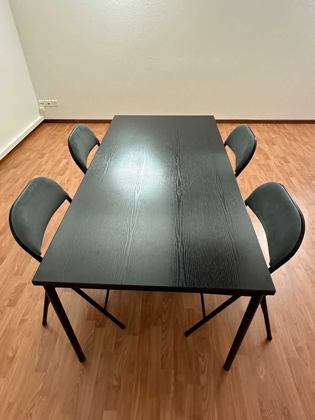 Set di tavolo e panche: Tisch mit 4 Stühlen – Usato da Arisdorf venduto da pinguin71 1