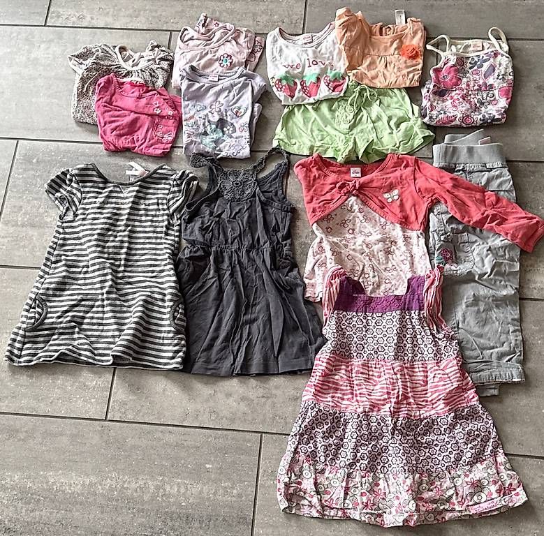 Lotti & Set di vestiti: Kleiderpaket Gr. 92 Mädchen 27 Artikel – Nuovo (secondo la descrizione) da Niederbüren venduto da funkel06 2