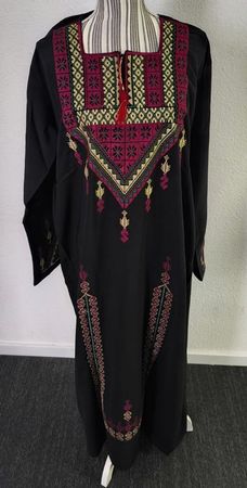Kleid Arabisch in Schwarz mit rote Stickerei