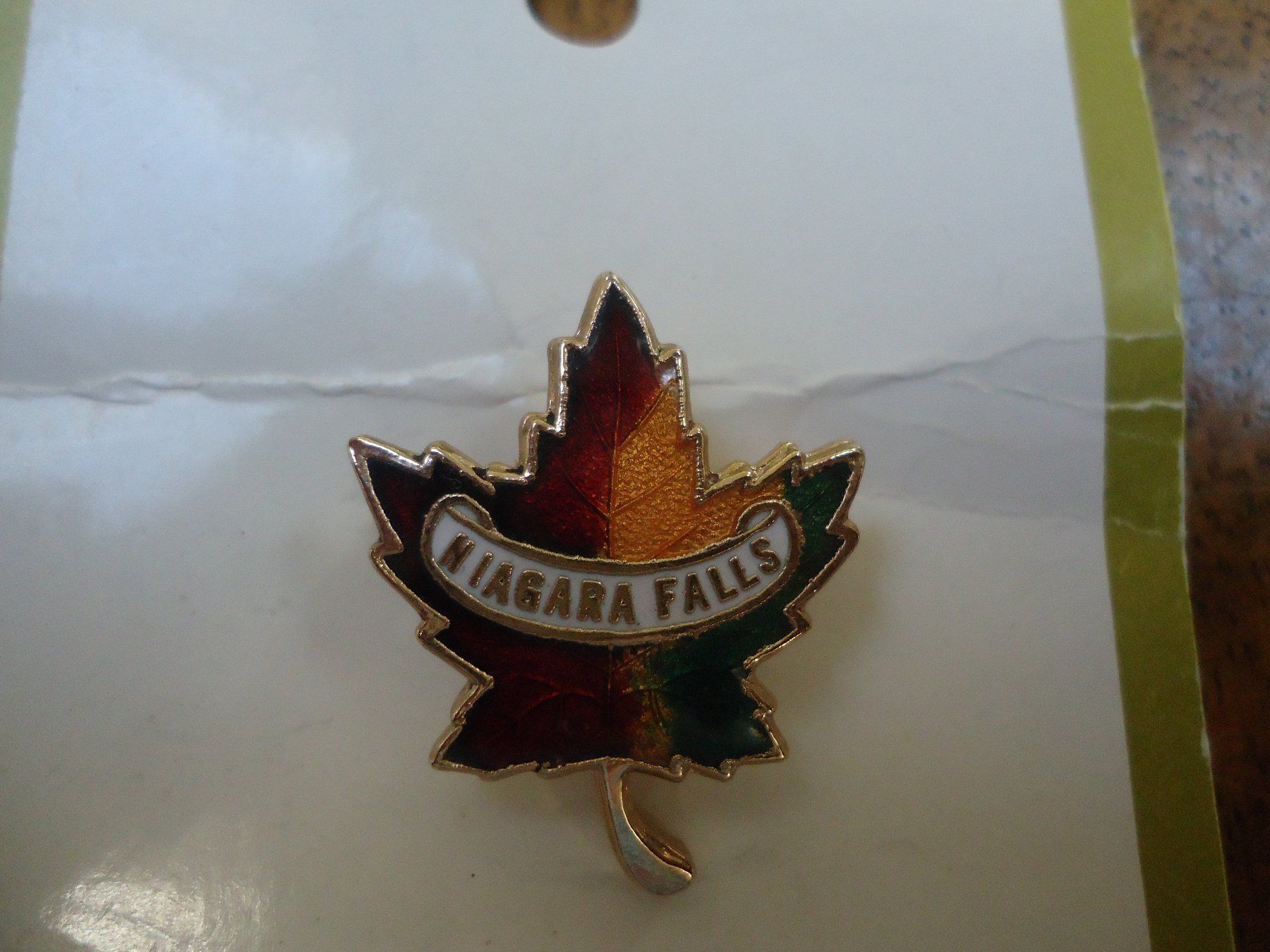 Placchette & Badge: Petite broche Niagara falls Canada – Nuovo (secondo la descrizione) da Vessy venduto da mafabe 1