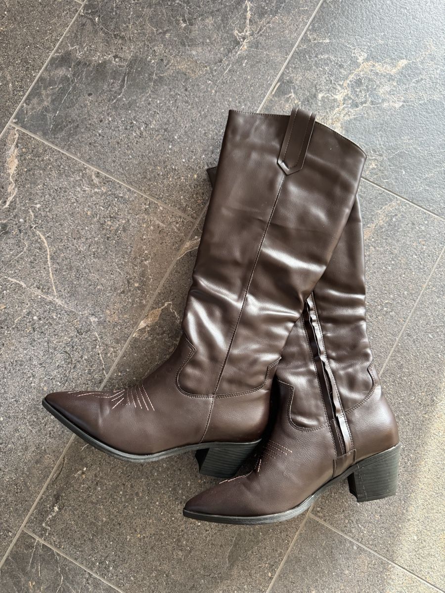 Scarpe da donna: Eleganter Stiefel – Usato da Effretikon venduto da Lunaaa_ 5
