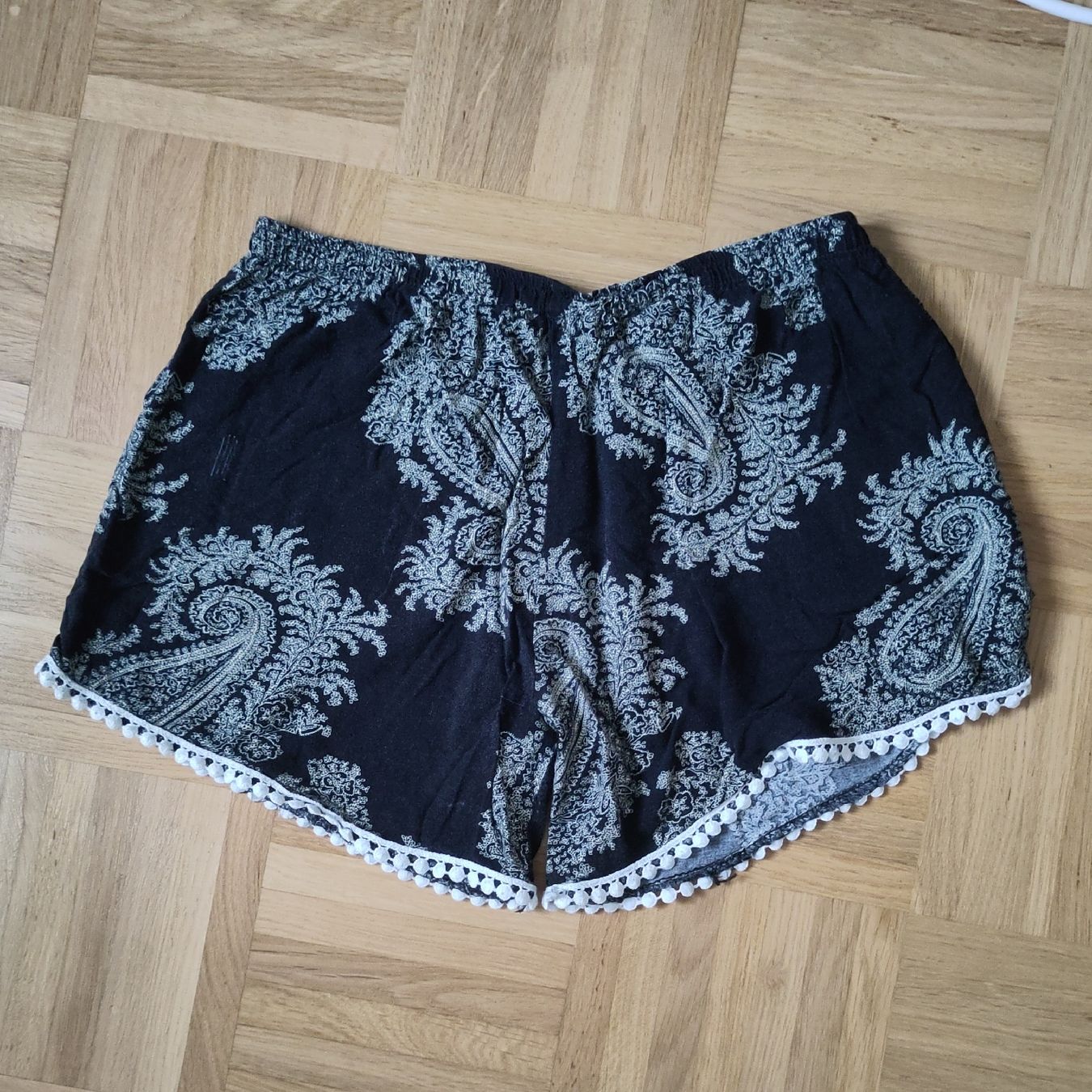 Pantaloni: Kurze Stoff Shorts – Usato da Bern venduto da icanhearyoursmile 2