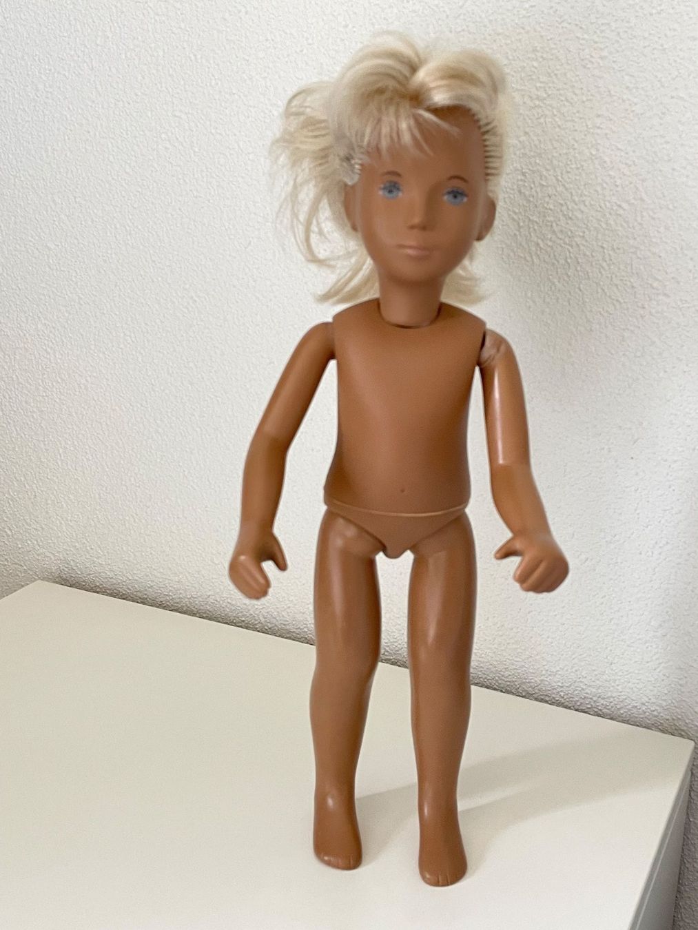 Bambole: Sasha Morgenthaler Puppe mit handgenähtem Outfit – Usato da Zürich venduto da plumita 6