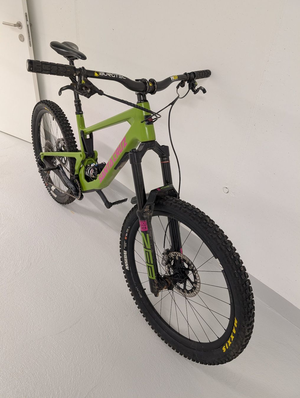 Santa Cruz Biciclette: Santa Cruz V5 Nomad CC L – Usato da Stäfa venduto da plinto