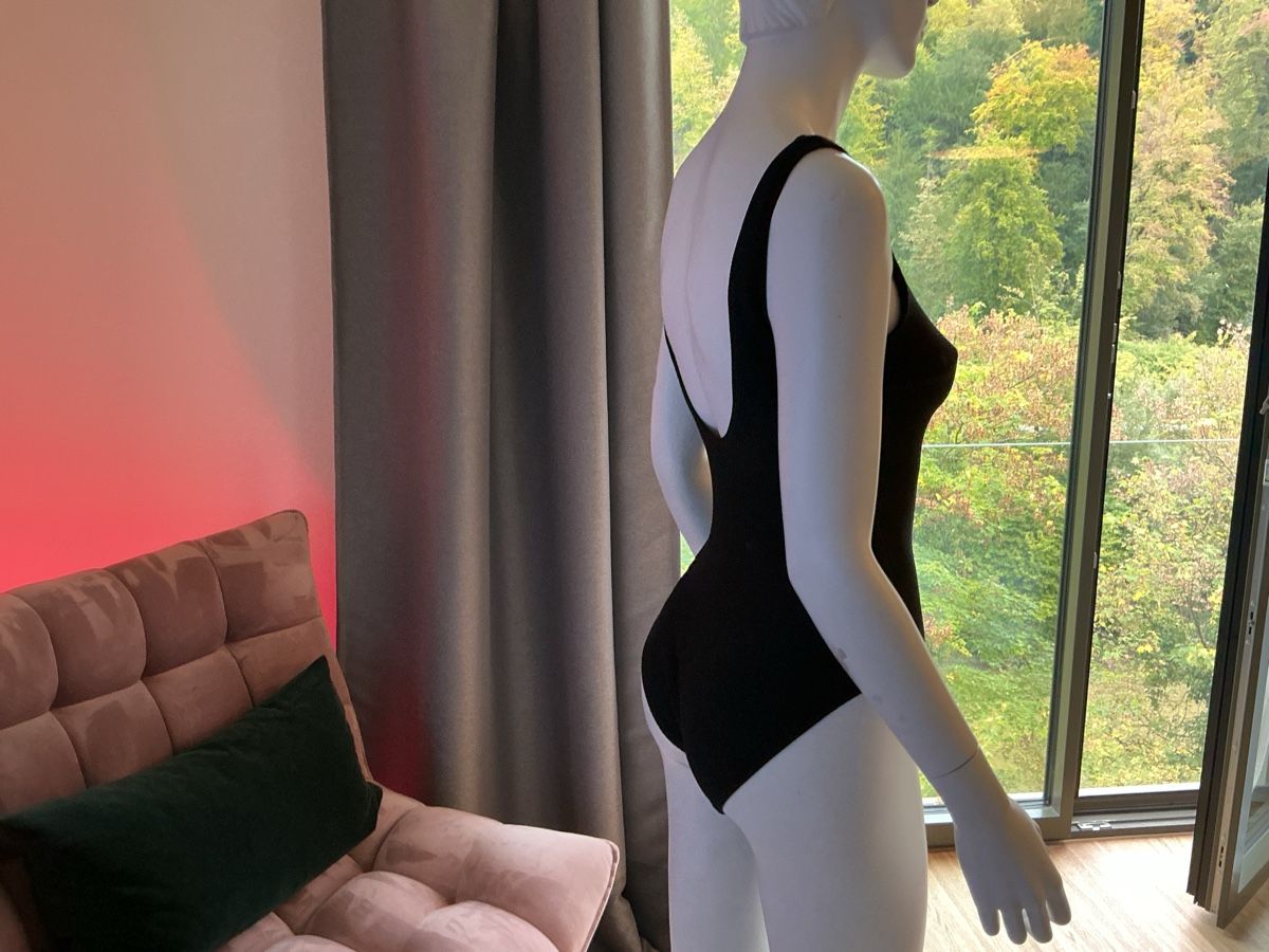 H&M Costumi da bagno & Bikini: Badeanzug  H&M schwarz gerippt( Grösse S ) – Usato da Kilchberg ZH venduto da nad_6dwp 3
