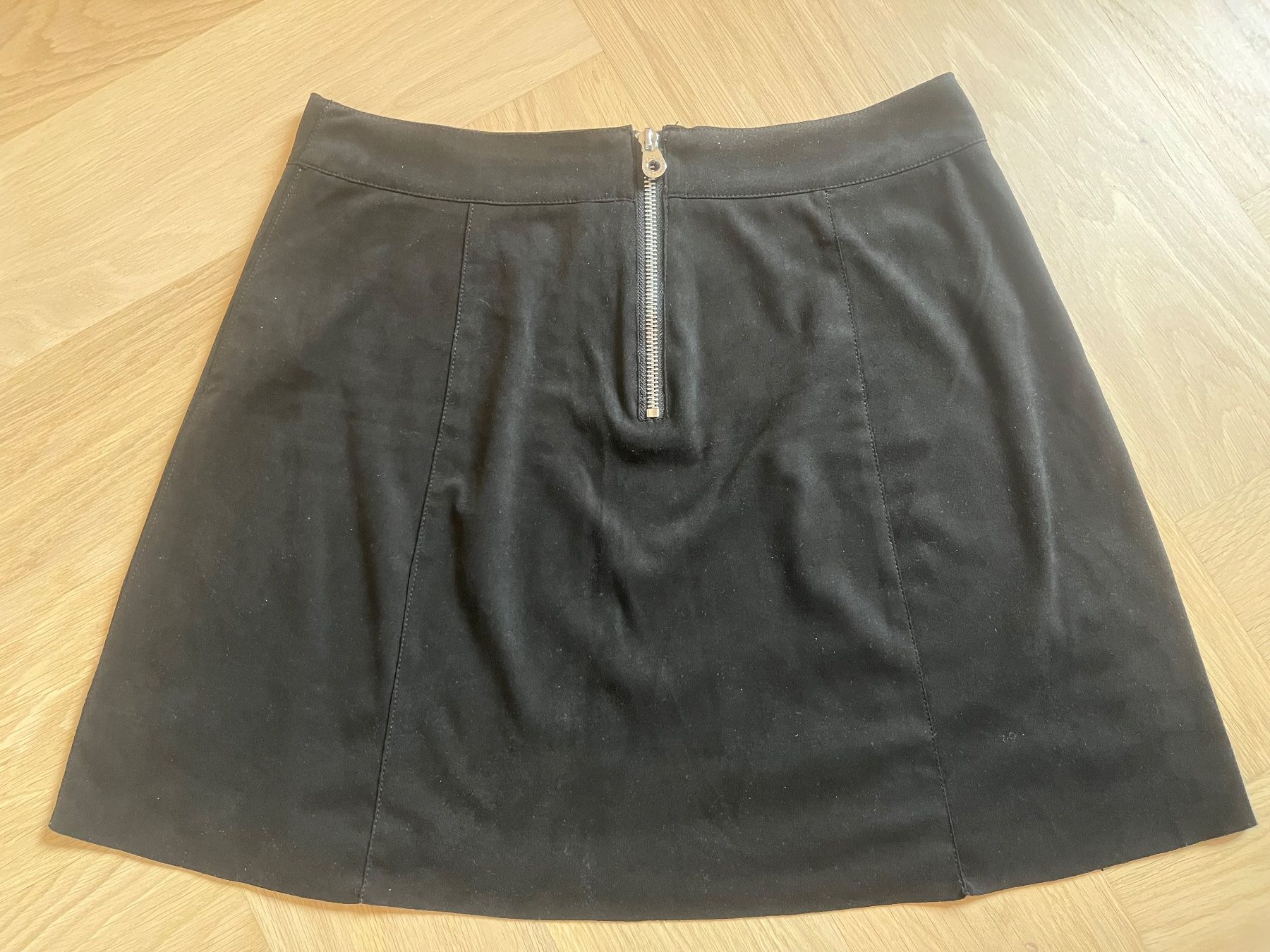 Only Röcke: Only Minirock Gr. M, Schwarz, Wildleder Optik – Gebraucht aus Zürich von Estelle_C 2