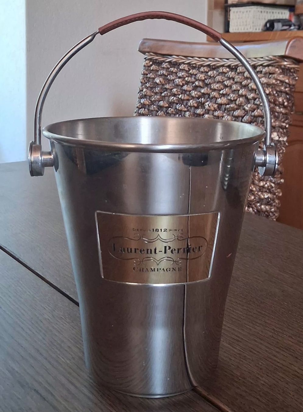 Laurent Perrier Autres: Champagne Eiskühler Laurent-Perrier Metall mit Ledergriff – D'occasion à Sonceboz-Sombeval par ant_cd5j