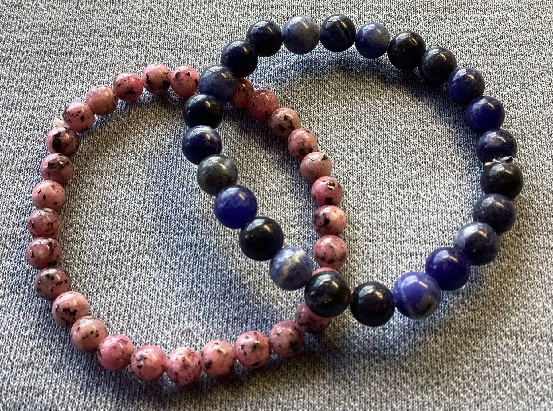 Bracciali & Braccialetti: 2 Edelstein Armbänder - Rhodonit & Sodalith – Nuovo e nell'imballaggio originale da Basel venduto da La_Campanella 1