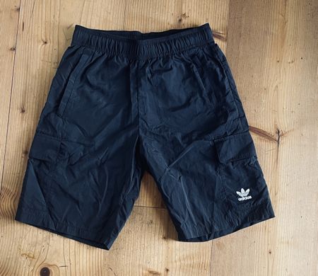 Short Adidas noir - parfait état Taille 158cm-12/13A