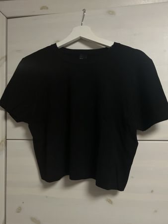 T-shirt noir basique - Indispensable pour l'été!