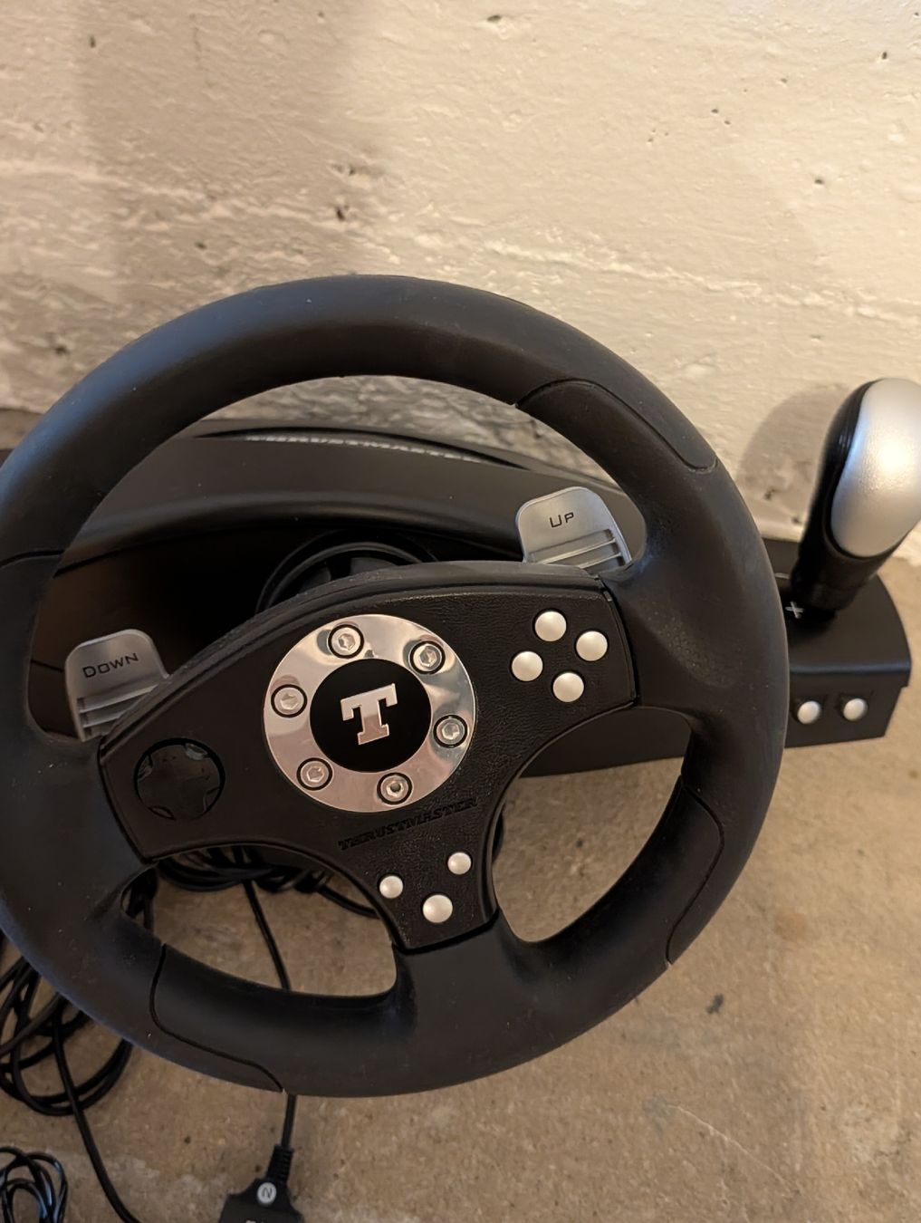 Thrustmaster Controller: Volant Thrustmaster  – Usato da la Chaux-de-Fonds venduto da Standboard 1
