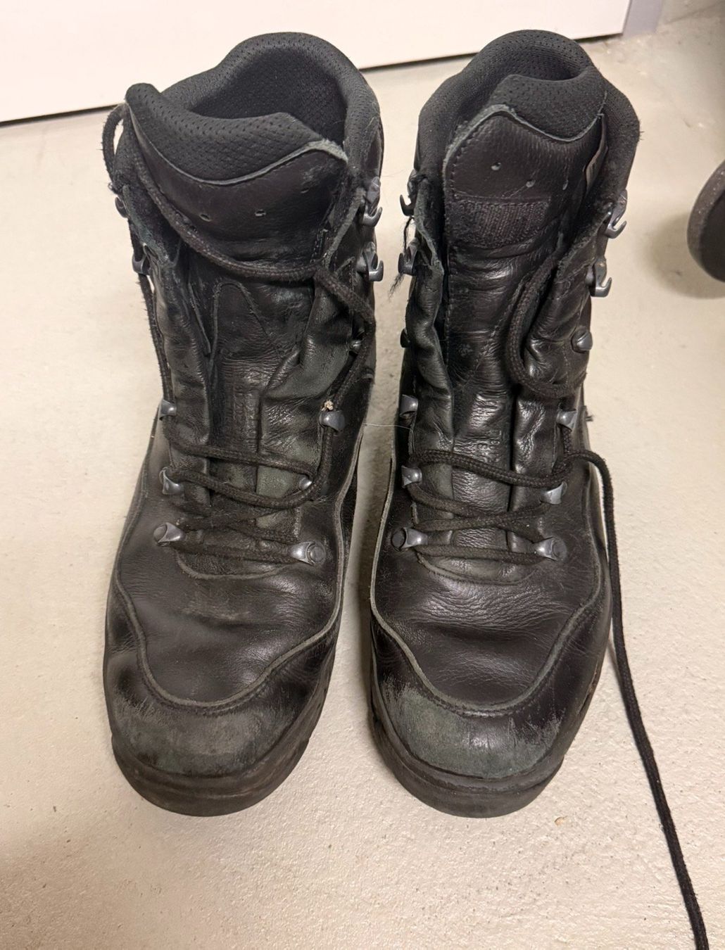 Haix Scarpe da uomo: Robuste HAIX Lederstiefel Gr. 45 Schwarz – Usato da Affoltern am Albis venduto da van_cp6r 1