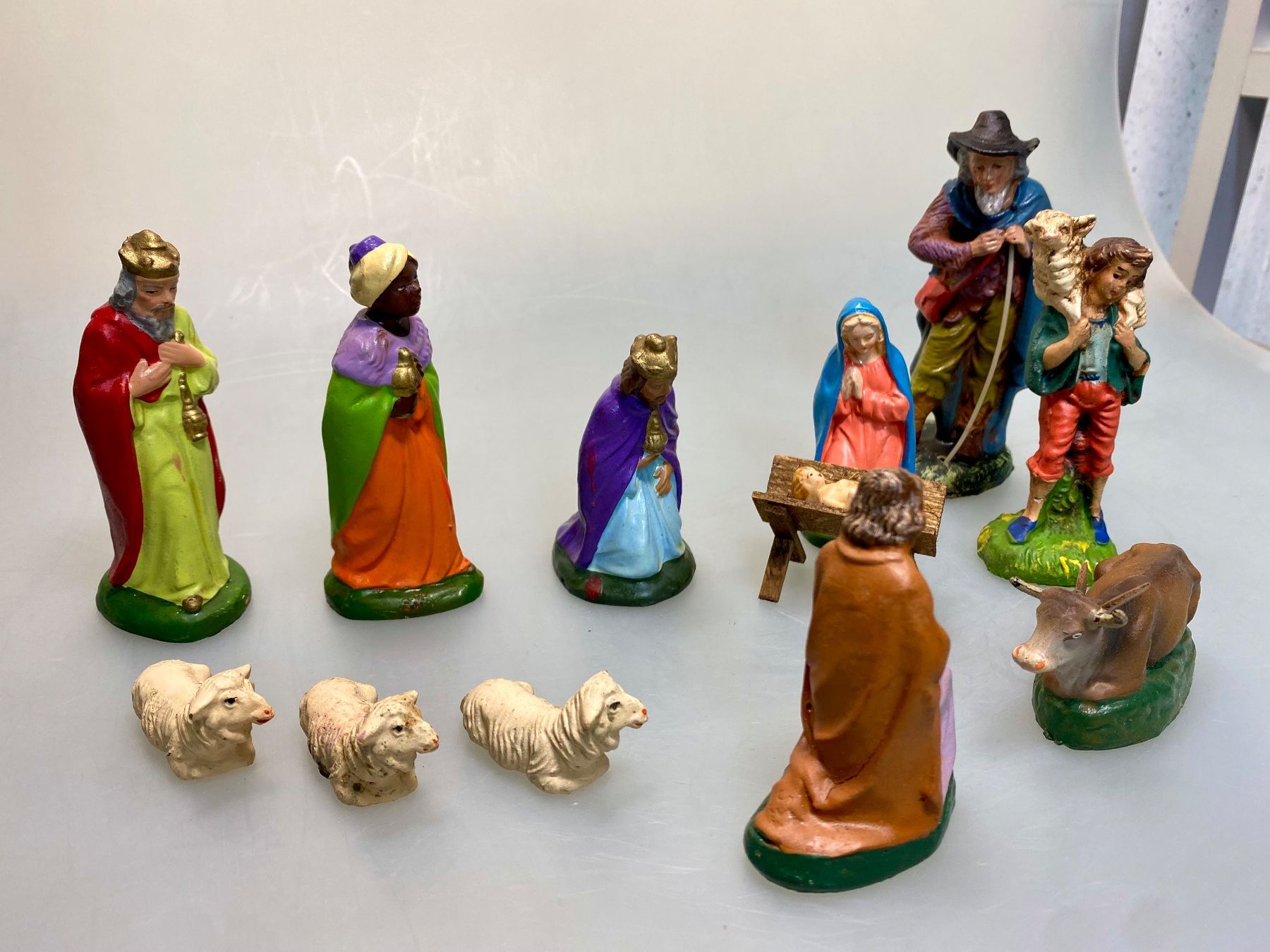 Figuren: Krippenfiguren/Weihnachts-Set bemalt – Gebraucht aus Luzern von altwarenhandel