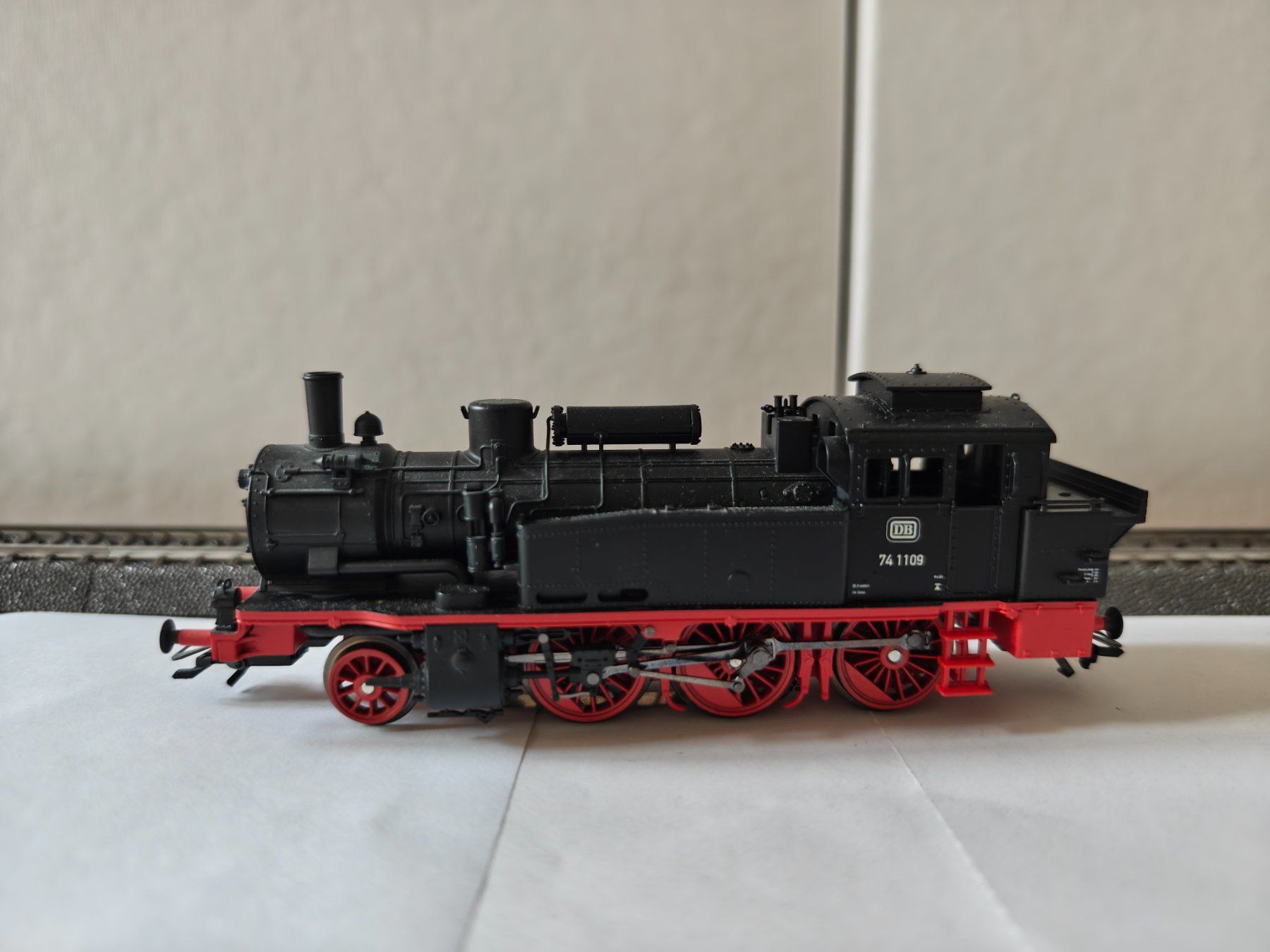 Märklin Modellini di ferrovie: Märklin DB BR 74 digital – Usato da Bern venduto da JGBahn 1