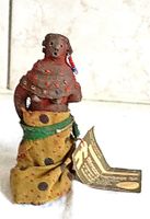 Afrikanische Tonfigur mit Rock