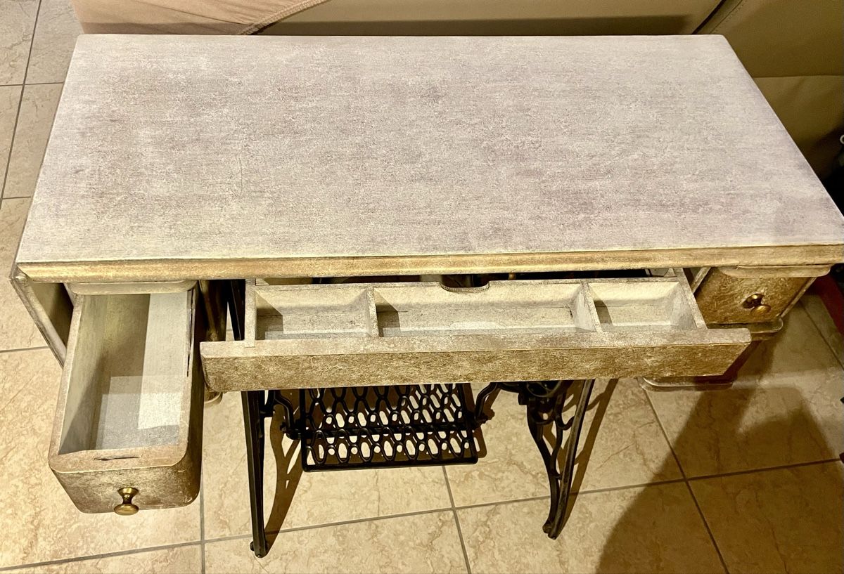 Tavoli: Superbe table à couture Singer – Usato da Collombey venduto da iah_s5f5 1