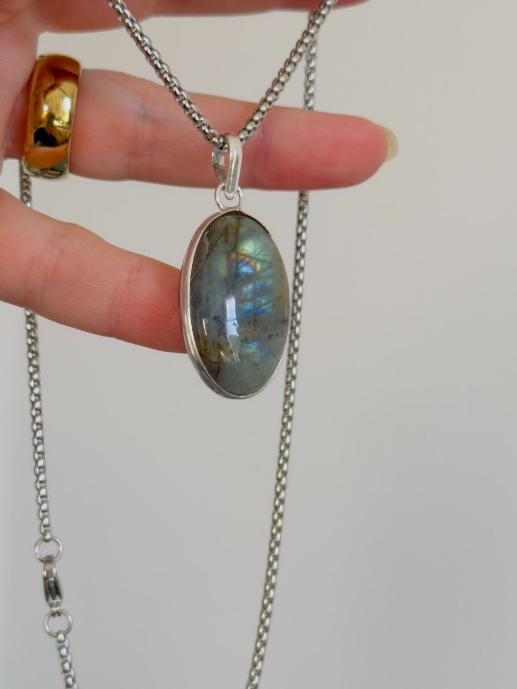 Ketten: Fashionable labradorite necklace – Neu und originalverpackt aus Genève von AGBERG 6