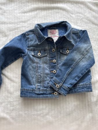 Kinder Jeansjacke Gr. 110 Sommer 2023, wie neu! 🤩