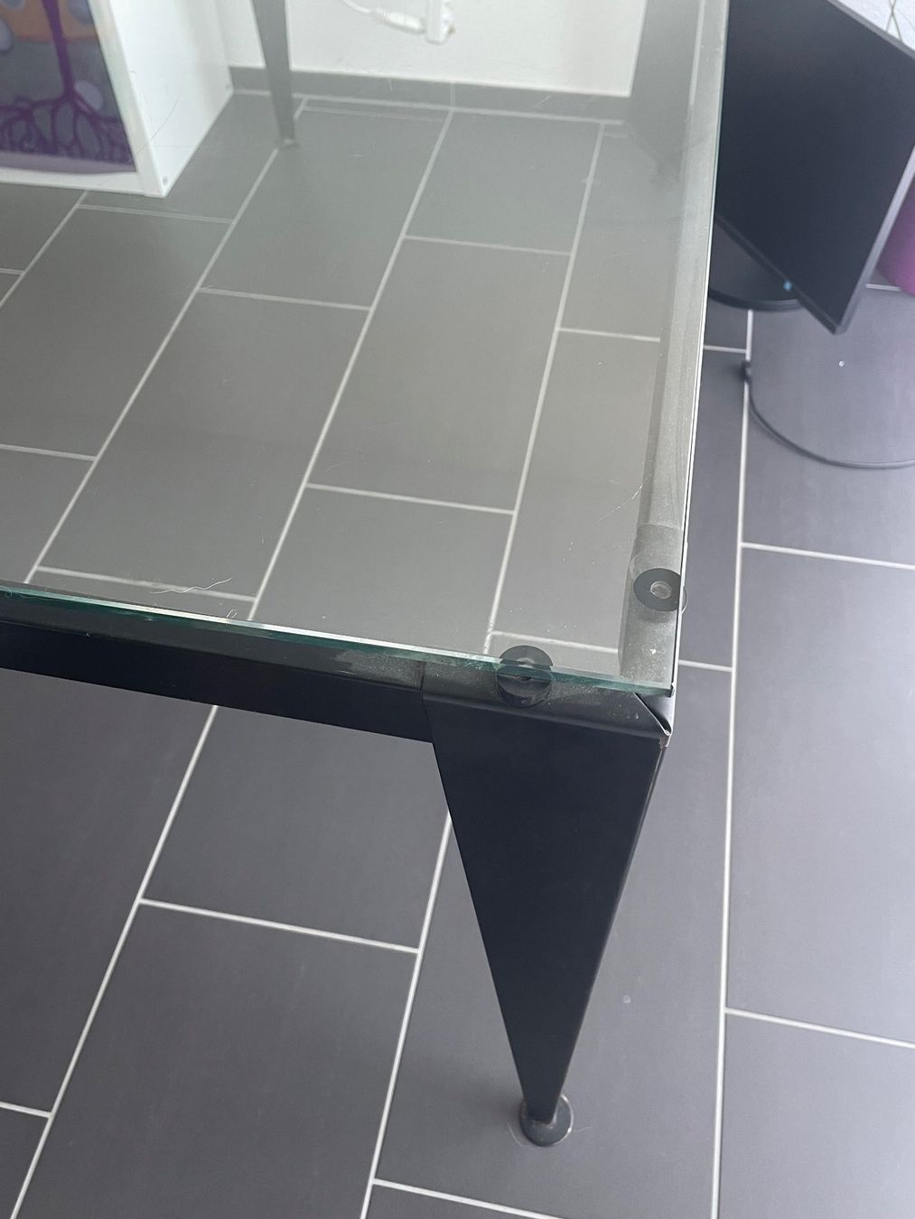 Tables: Glastisch mit Stahlgestell schwarz – D'occasion à Neerach par Asi20 2