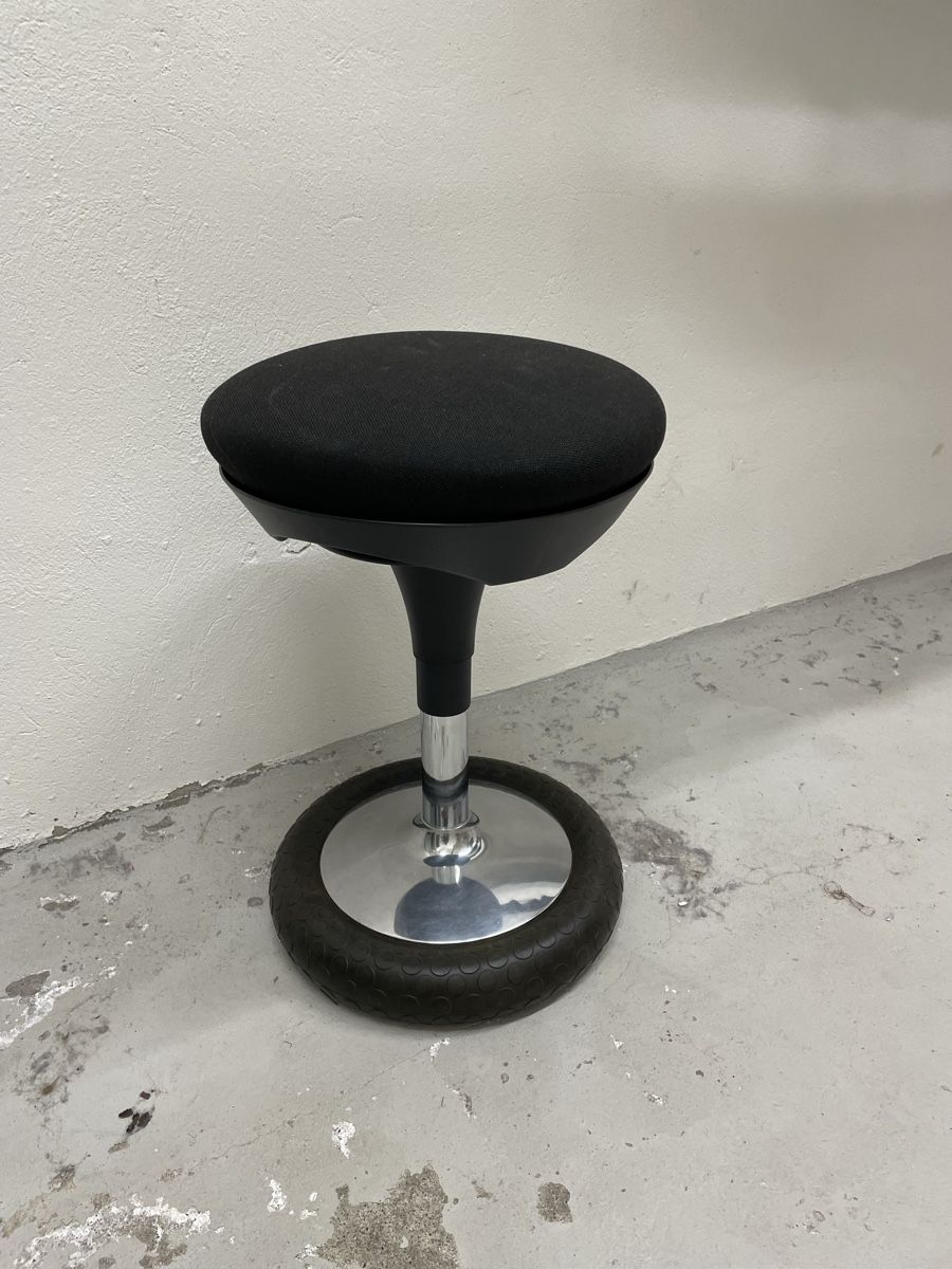 Sgabelli: Used Black Ergonomic Wobble Stool - Great Condition! – Usato da Zürich venduto da LKC80 1