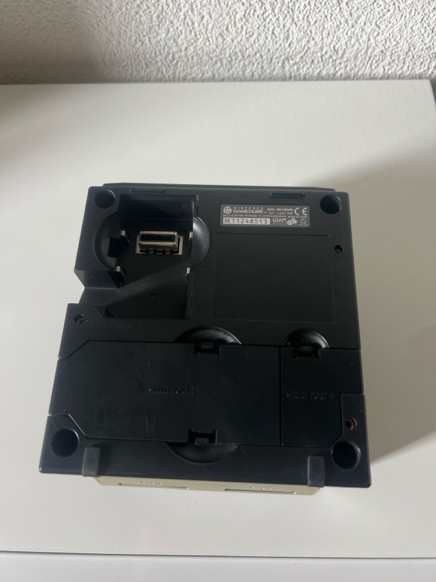 Nintendo Konsolen: Nintendo GameCube Konsole mit zwei Controllern – Gebraucht aus St.Ursen von P.Carrel 4