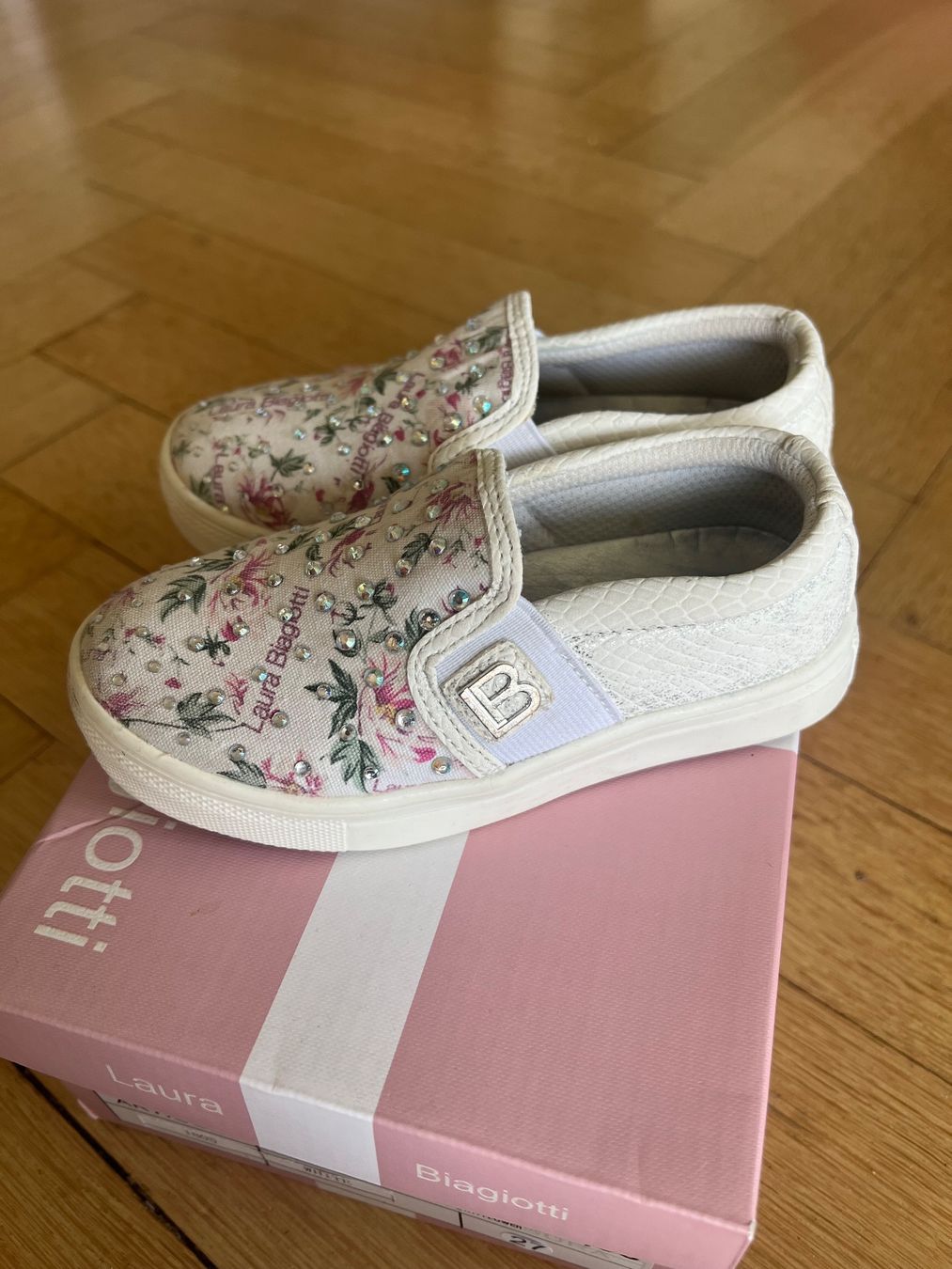 Laura Biagiotti Schuhe für Mädchen: Schuhe Laura Biagiotti  Grösse 27 – Gebraucht aus Beinwil am See von brigittehug 1