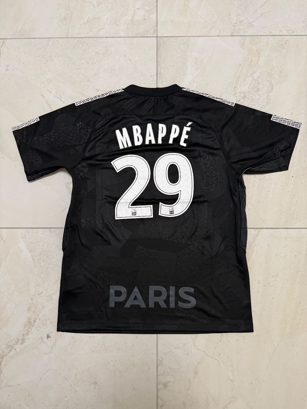 Canottiere & Pantaloni: PSG Paris Saint-Germain Trikot Mbappe 29 – Nuovo (secondo la descrizione) da Bronschhofen venduto da leo_99hp 1