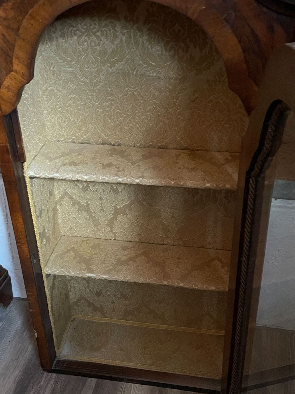 Vetrine: Antike Wandvitrine in gutem Zustand – Usato da Volketswil venduto da rubin74 3