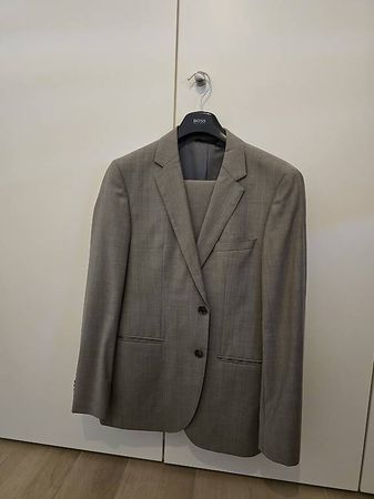 Anzug Hugo Boss (jacke+hosen)48