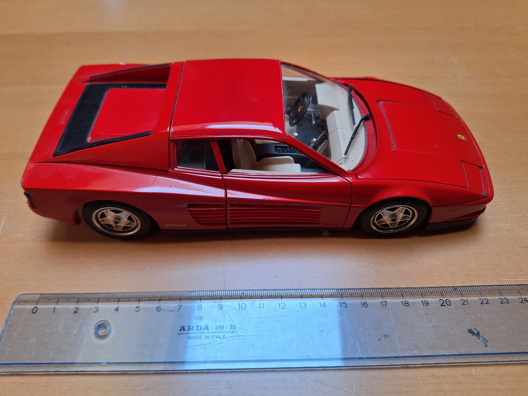 Ferrari Modellini d'auto: Modellauto Testarossa 1984 Massstab 1/18 – Difettoso da Genolier venduto da Antoine30