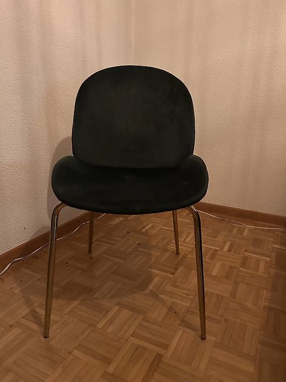 Tavoli: Esstisch rund mit drei Stühlen – Usato da St. Gallen venduto da maureen.r 3
