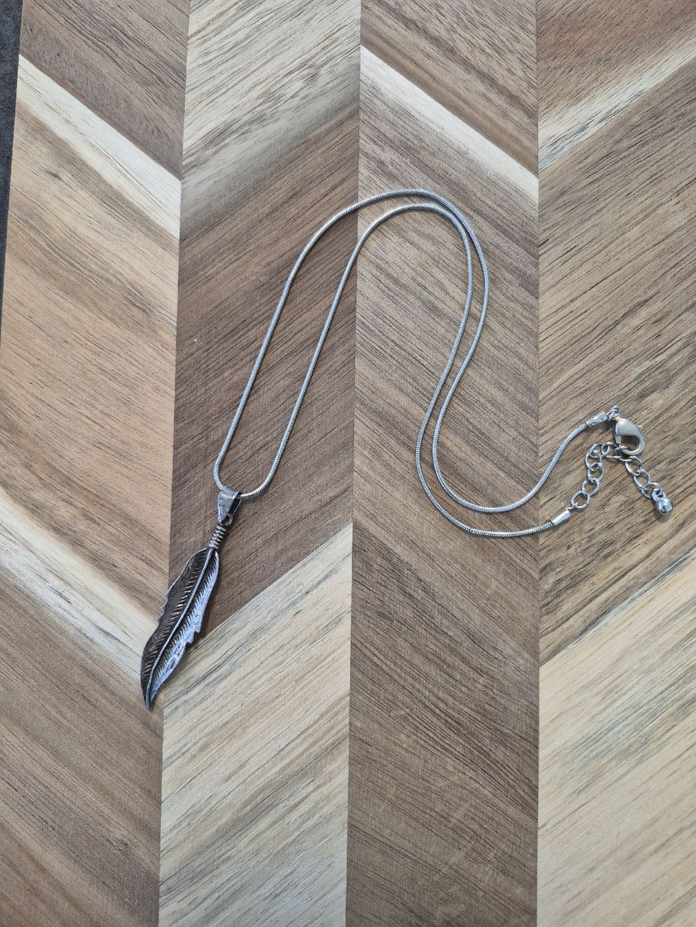 Ciondoli: Feder Anhänger mit Kette, Echtsilber – Usato da La Neuveville venduto da Vestiaire_2011
