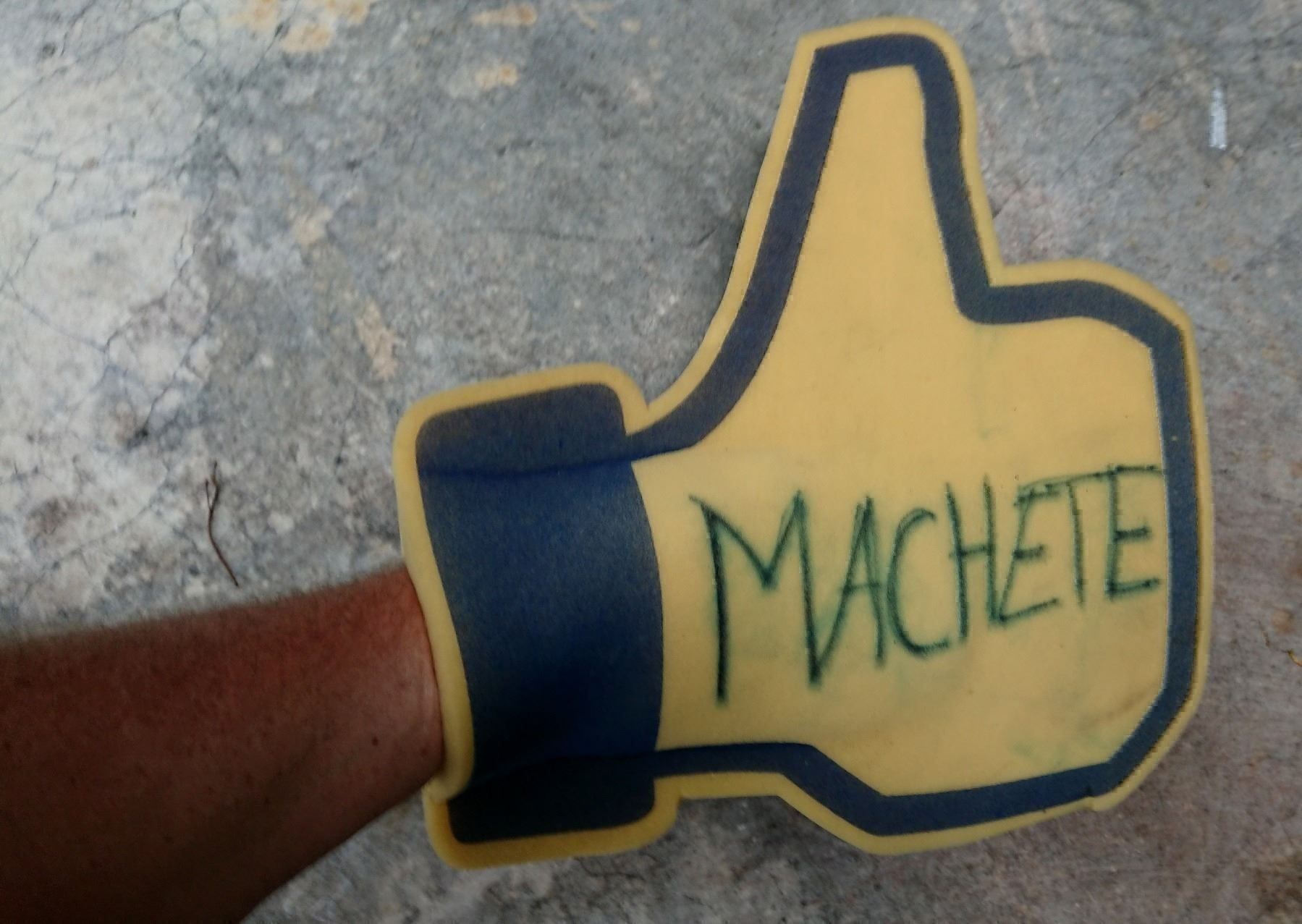 Skulpturen & Statuen: Kunst-Handschuh "Like Machete" – Neu (gemäss Beschreibung) aus Zürich von Primanoctis