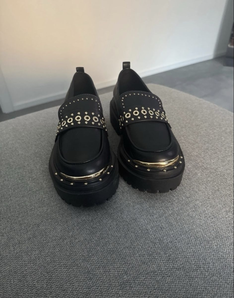 Damenschuhe: Loafers noirs cloutés à plateforme tendance – Gebraucht aus Estavayer-le-Lac von Iness_oth 1