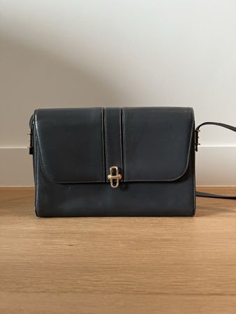Leather vintage hand/shoulder bag in perfect condition