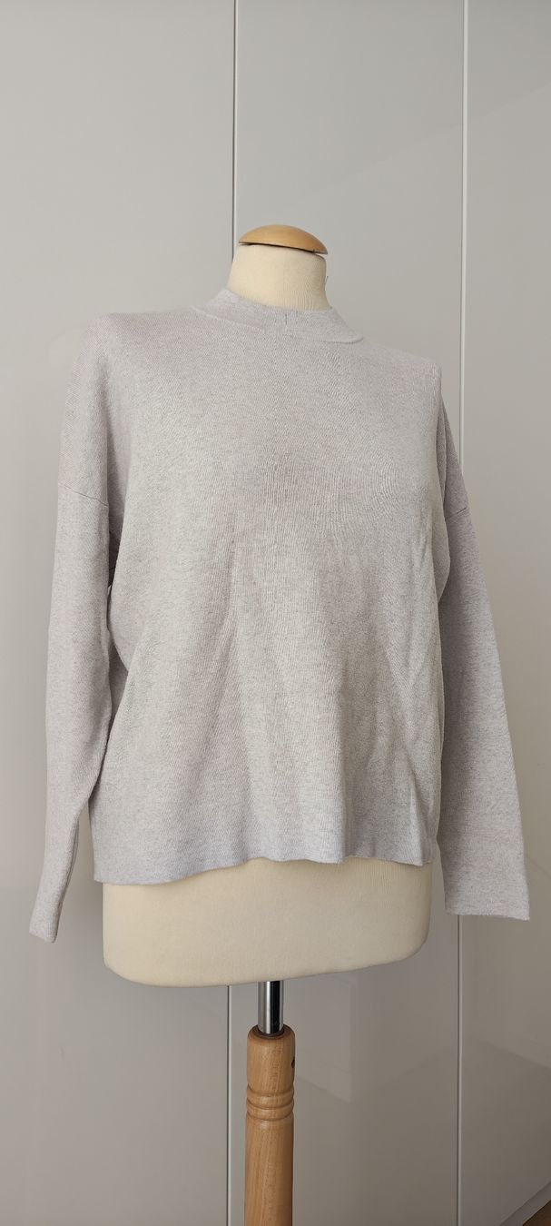 H&M Pulls & Sweat-shirts: Damenpullover H&M Basic Grösse M, hellgrau – D'occasion à Basel par ukhtyy