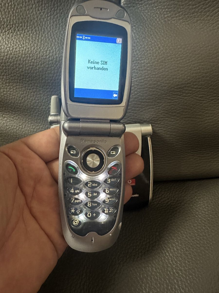 Panasonic Telefoni cellulari / Smartphones: Panasonic Handy Konvolut 3x – Difettoso da Heerbrugg venduto da Amazon38 1