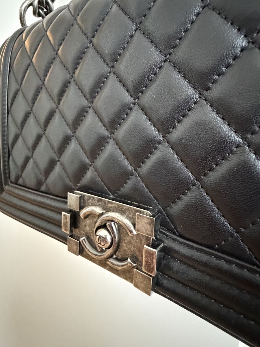 Taschen für Damen: Chanel Boy Old Medium – Gebraucht aus Münchenbuchsee von haebi12 4
