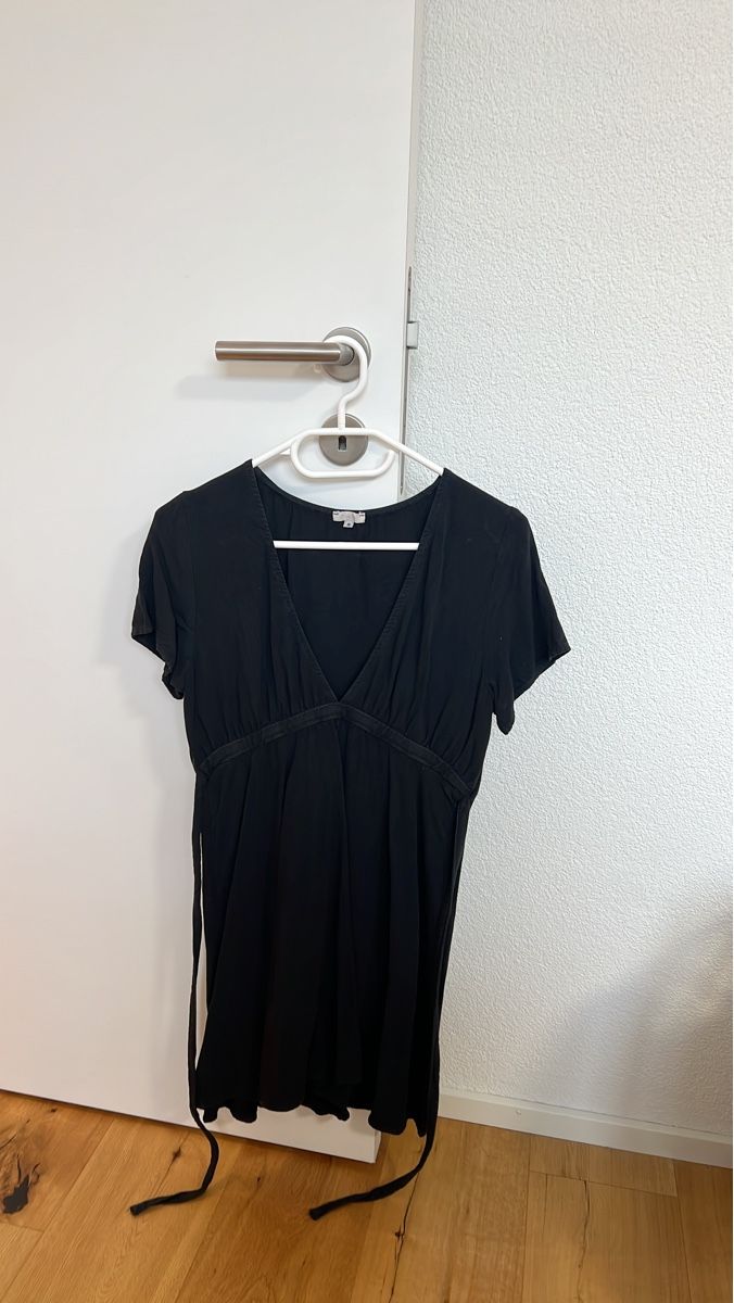 Vestiti: Elegantes Schwarzes Sommerkleid Gr. S – Usato da Feldbrunnen venduto da soon-nam