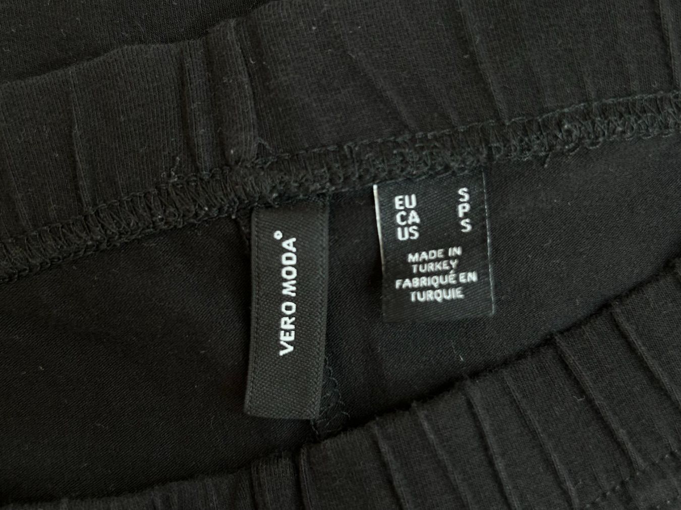 Vero Moda Pantaloni: Vero Moda Biker Shorts – Usato da St. Gallen venduto da look-twice 2