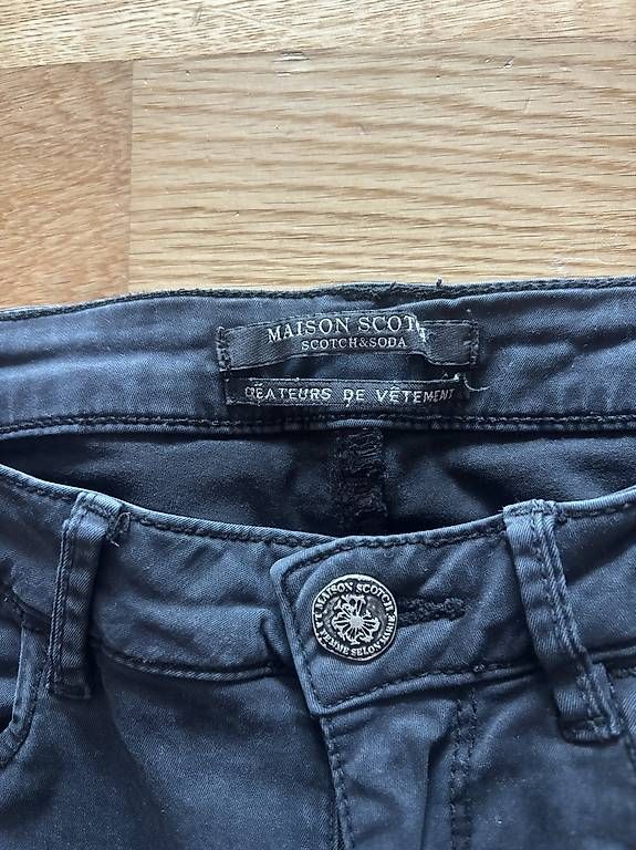 Jeans: Schwarze Jeans – D'occasion à Rotkreuz par MASI17 1