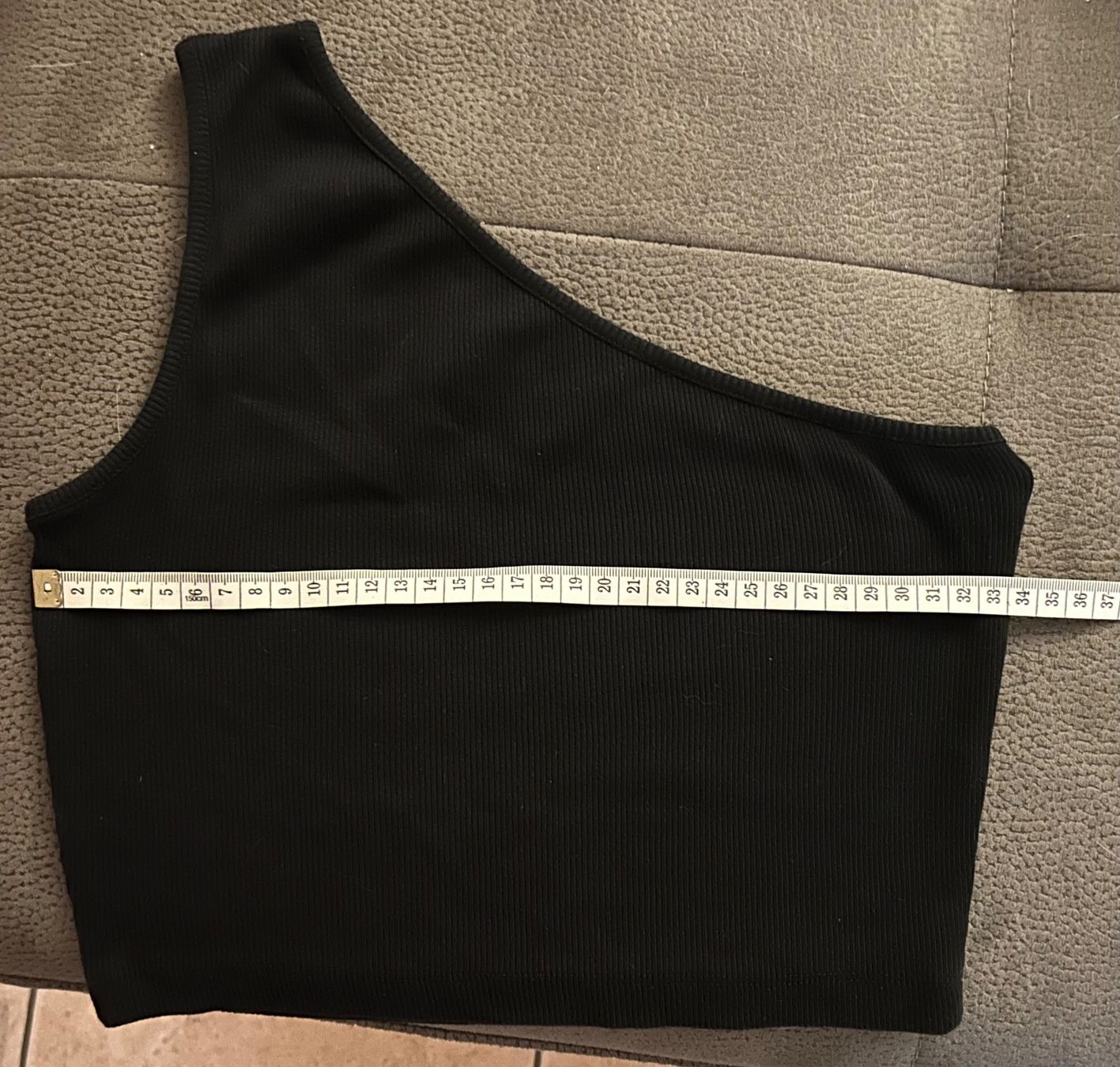 Tops: Even&Odd One-Shoulder Crop Top Schwarz – Gebraucht aus Oberkulm von angela_05 2