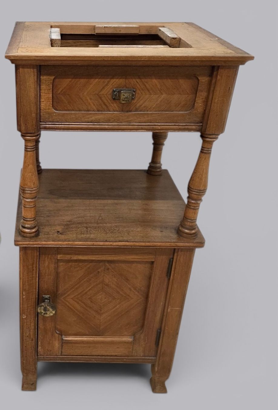 Comodini: Nachttischli, Holz mit Marmorplatte, Vintage – Usato da Rieden AG venduto da RuvensBrocki 2