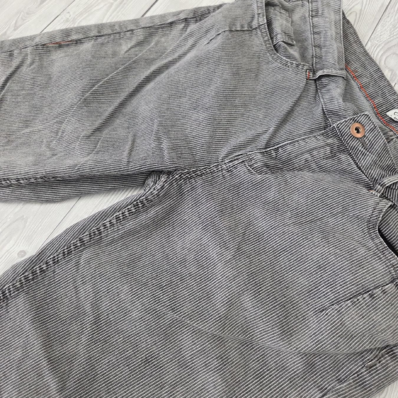 Pantalons: Sommerhose 7/8, Gr. 40, grau gestreift – D'occasion à Näfels par CH.Kchlineknopf 3